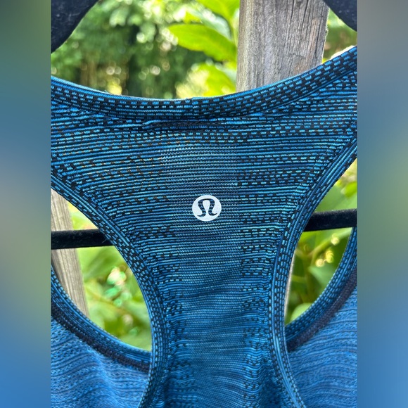 Lululemon Swiftly Tech Racerback. Size 4 - Picture 5 of 5